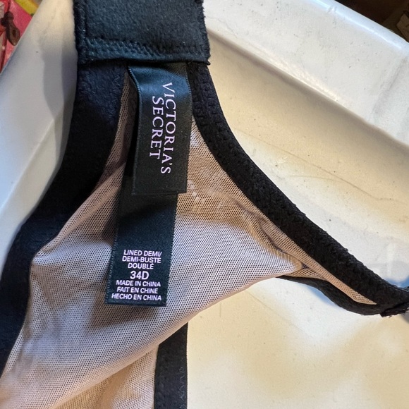 Victoria’s Secret Black lace bra size 34D - Picture 6 of 7